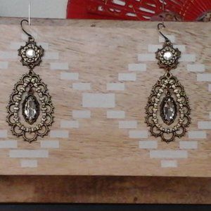 Chloe+Isabel Brand-Newl Filigree ER